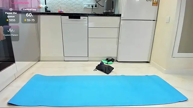 Snapshot of Katya_yoga chatting on 10.31.25 Katya yoga online show from 10.31.25