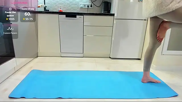 Snapshot of Katya_yoga chatting on 11.06.25 Katya yoga online show from 11.06.25