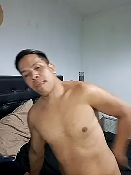 Snapshot of liamlara chatting on 09.20.25 liamlara online show from 09.20.25