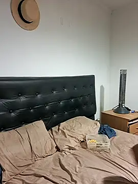 Snapshot of liamlara chatting on 09.30.25 liamlara online show from 09.30.25