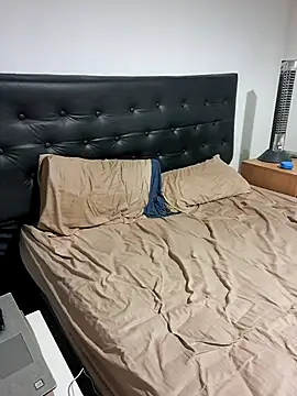 Snapshot of liamlara chatting on 10.11.25 liamlara online show from 10.11.25