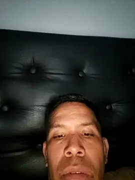 Snapshot of liamlara chatting on 10.20.25 liamlara online show from 10.20.25