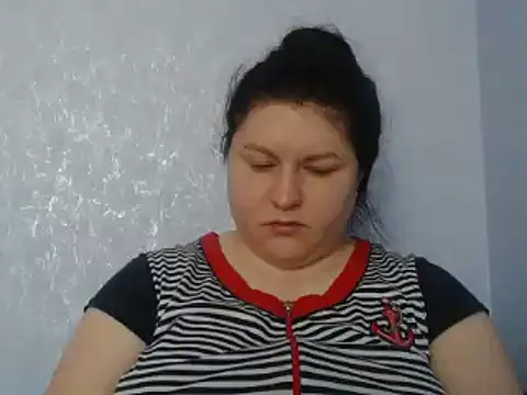 KiraSwee online show from 02.22.25