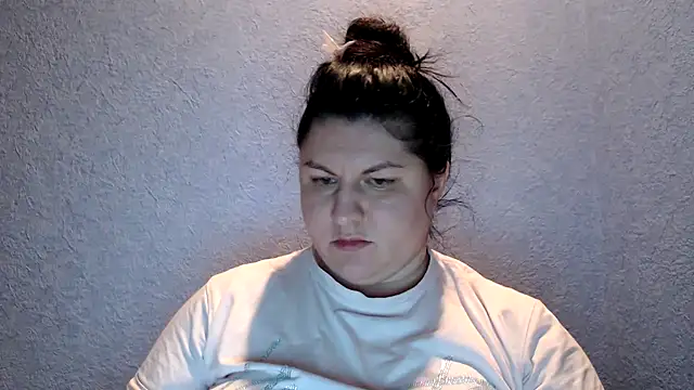 KiraSwee online show from 11.22.25