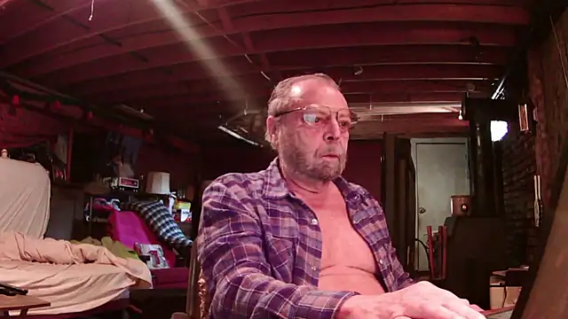 Snapshot of mercuryice chatting on 12.31.24 mercuryice online show from 12.31.24