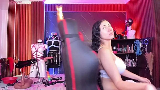 XiaQueen online show from 04.03.26