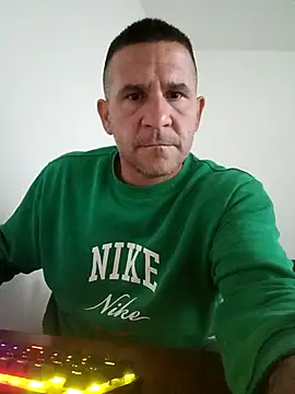 Snapshot of Mister1985 chatting on 10.08.25 Mister1985 online show from 10.08.25