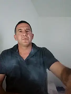 Snapshot of Mister1985 chatting on 10.19.25 Mister1985 online show from 10.19.25