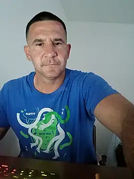 Snapshot of Mister1985 chatting on 10.23.25 Mister1985 online show from 10.23.25