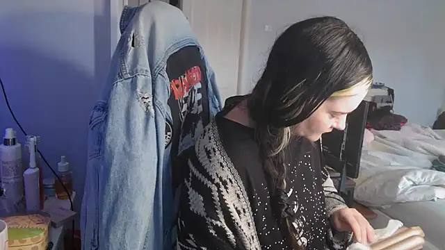 Snapshot of AureliaXOX chatting on 09.18.25 AureliaXOX online show from 09.18.25