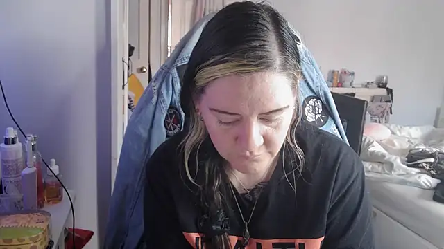 Snapshot of AureliaXOX chatting on 09.19.25 AureliaXOX online show from 09.19.25