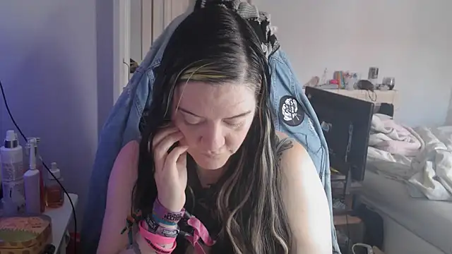 Snapshot of AureliaXOX chatting on 09.21.25 AureliaXOX online show from 09.21.25