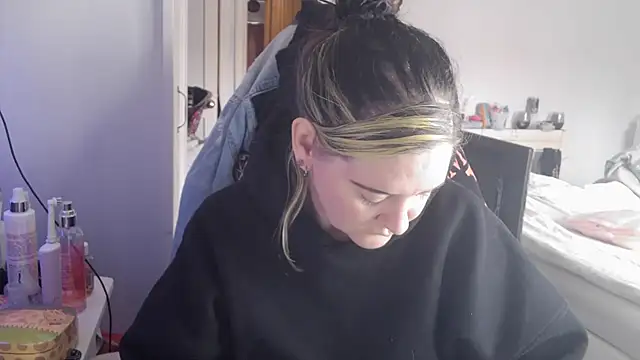 Snapshot of AureliaXOX chatting on 09.23.25 AureliaXOX online show from 09.23.25