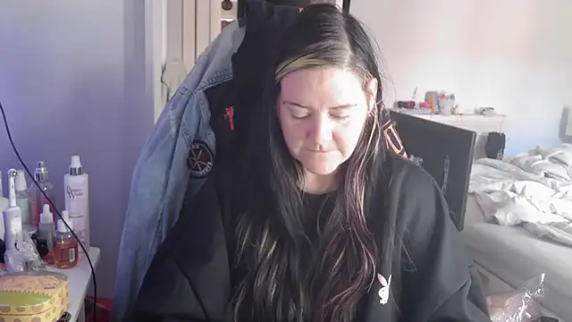 Snapshot of AureliaXOX chatting on 09.25.25 AureliaXOX online show from 09.25.25