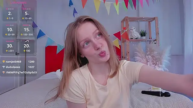 MollyCutiePie online show from 03.15.25