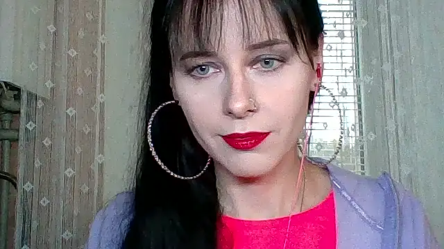 LuminousLady online show from 10.10.25