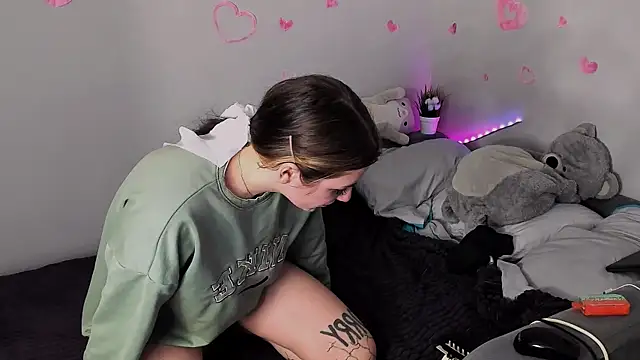 MollyMi0 online show from 02.24.25