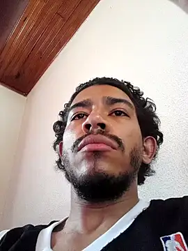 Snapshot of Mineirinho043 chatting on 10.06.25 Mineirinho043 online show from 10.06.25