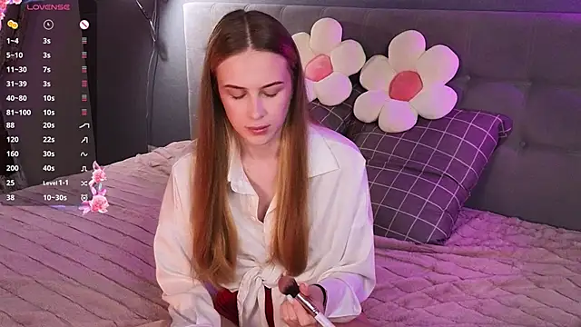 Snapshot of soft_babe chatting on 09.08.25 soft babe online show from 09.08.25