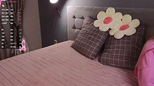 Snapshot of soft_babe chatting on 09.23.25 soft babe online show from 09.23.25