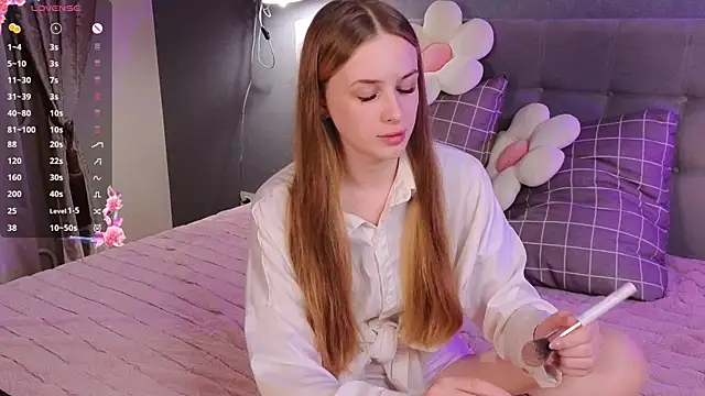 Snapshot of soft_babe chatting on 10.12.25 soft babe online show from 10.12.25