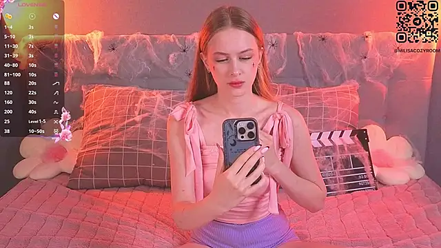 Snapshot of soft_babe chatting on 10.30.25 soft babe online show from 10.30.25