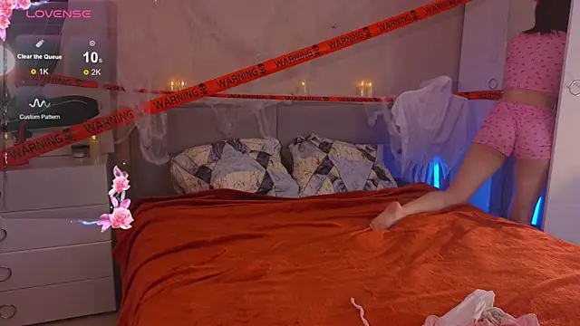 Mia Luw online show from 10.24.25