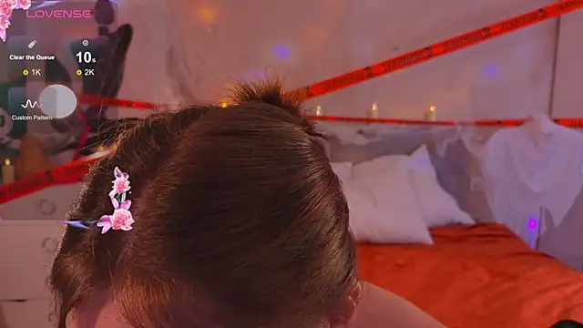 Mia Luw online show from 10.27.25