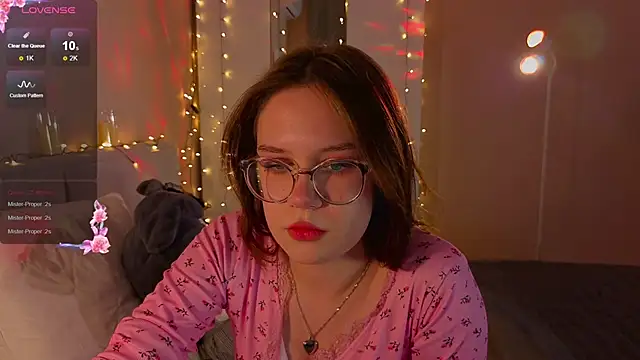 Mia Luw online show from 11.27.25