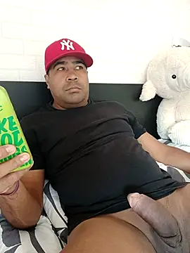 Snapshot of xhoco14 chatting on 09.26.25 xhoco14 online show from 09.26.25