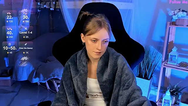 Snapshot of KiraMontoya chatting on 09.27.25 KiraMontoya online show from 09.27.25