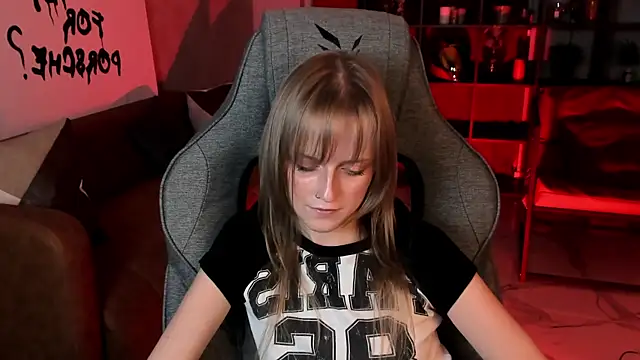 Snapshot of KiraMontoya chatting on 09.30.25 KiraMontoya online show from 09.30.25