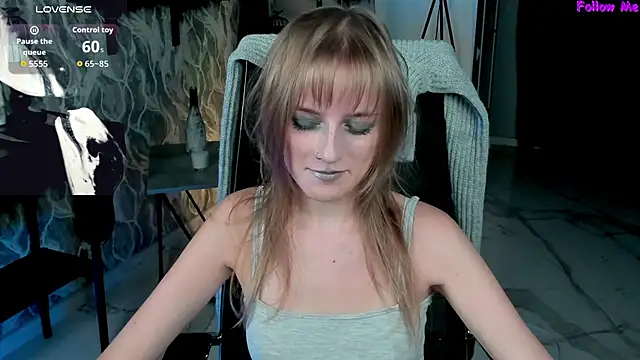 Snapshot of KiraMontoya chatting on 10.15.25 KiraMontoya online show from 10.15.25