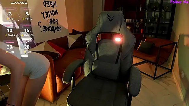 Snapshot of KiraMontoya chatting on 10.18.25 KiraMontoya online show from 10.18.25