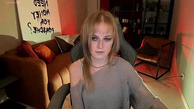 Snapshot of KiraMontoya chatting on 10.21.25 KiraMontoya online show from 10.21.25