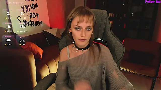 Snapshot of KiraMontoya chatting on 10.23.25 KiraMontoya online show from 10.23.25