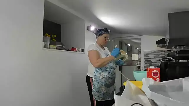 NoraJohnson6 online show from 10.30.25