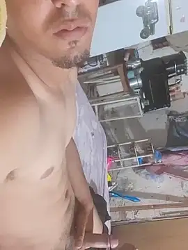 Snapshot of Hugoxxxxxxxxxxxx chatting on 09.18.25 Hugoxxxxxxxxxxxx online show from 09.18.25