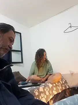 Snapshot of jeans_and_emma chatting on 09.23.25 jeans and emma online show from 09.23.25