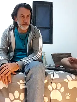 Snapshot of jeans_and_emma chatting on 09.25.25 jeans and emma online show from 09.25.25