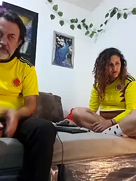 Snapshot of jeans_and_emma chatting on 10.11.25 jeans and emma online show from 10.11.25