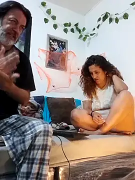 Snapshot of jeans_and_emma chatting on 10.16.25 jeans and emma online show from 10.16.25