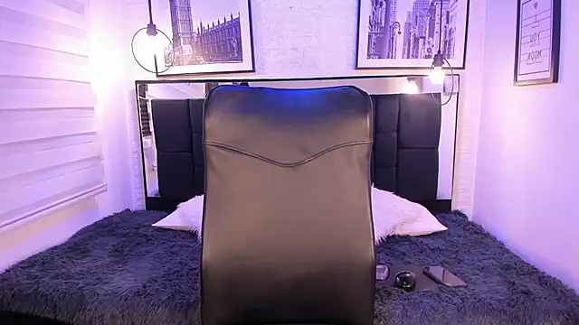 tylla  online show from 10.22.25