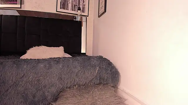 tylla  online show from 11.08.25