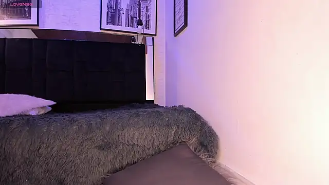 tylla  online show from 11.10.25