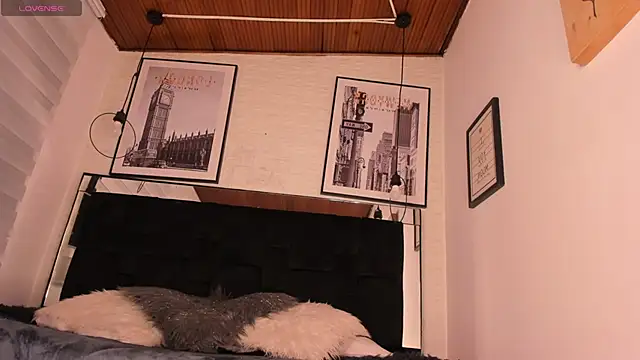 tylla  online show from 11.15.25