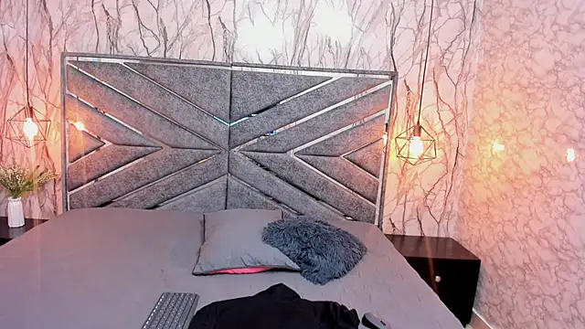 IVISBOUNCYASS online show from 02.20.25