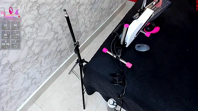 IVISBOUNCYASS online show from 11.10.25