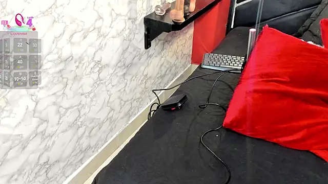 IVISBOUNCYASS online show from 04.14.26