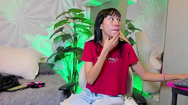 Snapshot of Miaa_Lee7 chatting on 11.25.25 Miaa Lee7 online show from 11.25.25